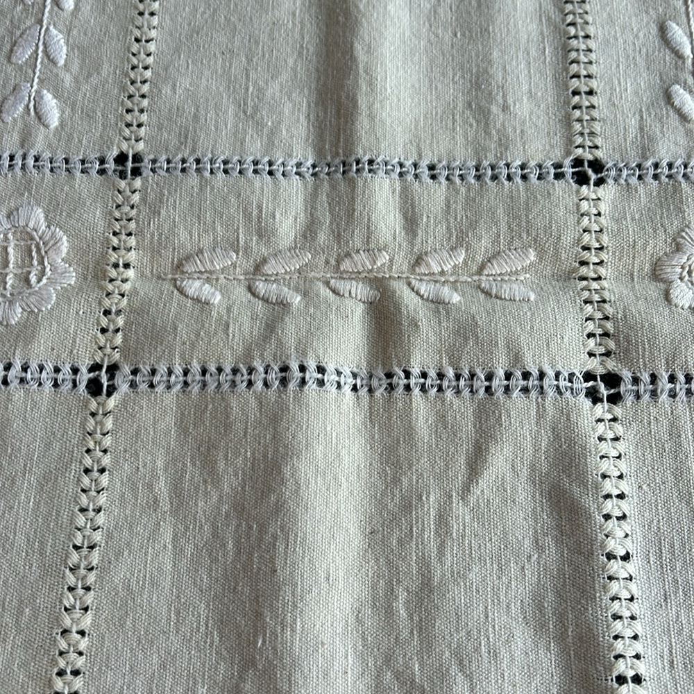 Linen table runner - Picture 4 of 7